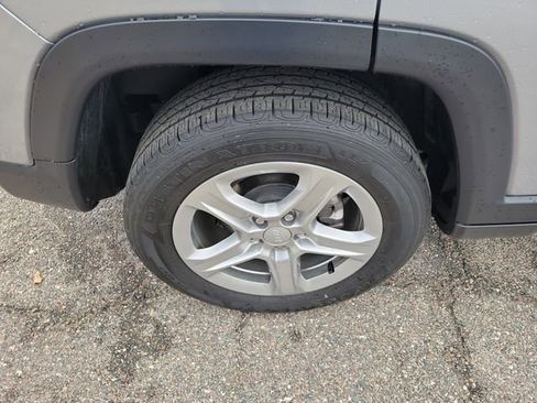 Used 2024 Jeep Compass Latitude w/ Altitude Special Edition image 7