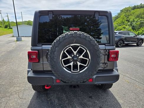 Used 2025 Jeep Wrangler Unlimited Rubicon AWD/4WD image 6