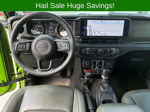 Used 2025 Jeep Gladiator Mojave AWD/4WD image 4