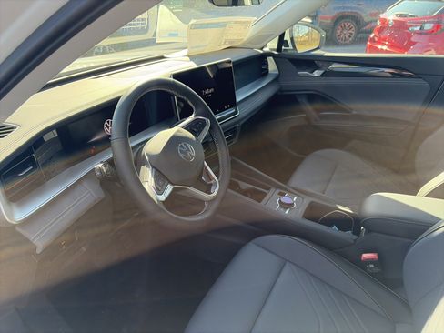 New 2026 Volkswagen Tiguan SE image 12