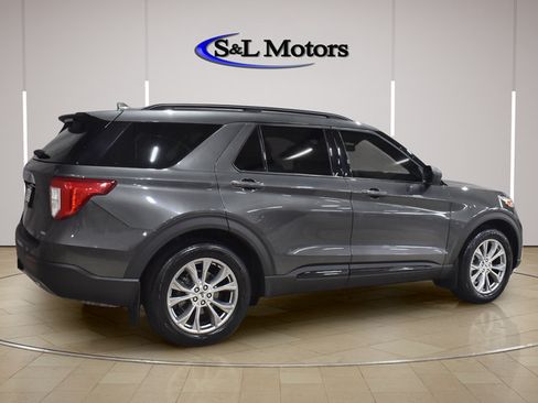 Used 2020 Ford Explorer XLT w/ Equipment Group 202A AWD/4WD image 8
