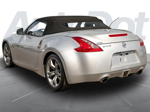 Used 2010 Nissan 370Z Touring w/ Sport Pkg RWD image 6