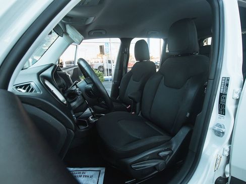 Used 2016 Jeep Renegade Latitude image 8