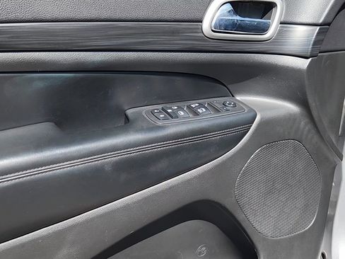 Used 2019 Jeep Grand Cherokee Altitude AWD/4WD image 22