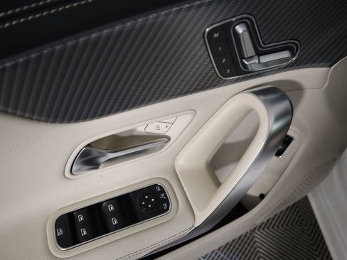 Used 2025 Mercedes-Benz CLA 250 image 24