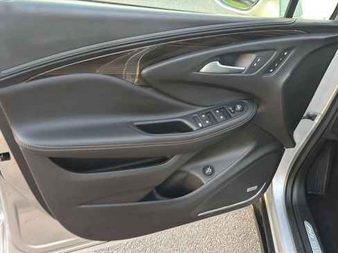 Used 2019 Buick Envision Premium AWD/4WD image 17