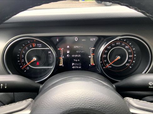Used 2021 Jeep Gladiator Sport AWD/4WD image 22
