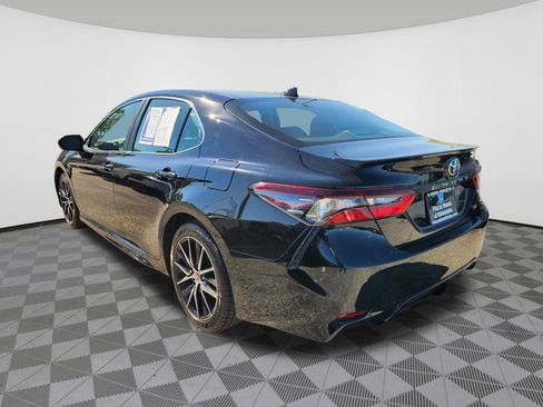 Used 2024 Toyota Camry SE w/ Convenience Package FWD image 3