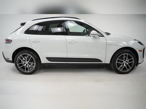 Certified 2025 Porsche Macan image 9