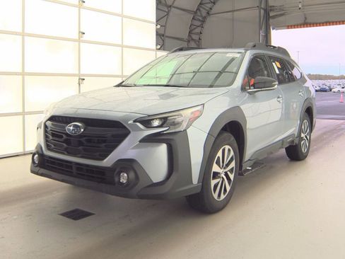 Used 2025 Subaru Outback Premium AWD/4WD image 3