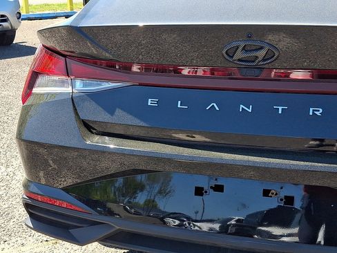 Used 2023 Hyundai Elantra SEL w/ Convenience Package FWD image 17