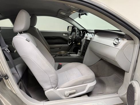 Used 2008 Ford Mustang Premium RWD image 16