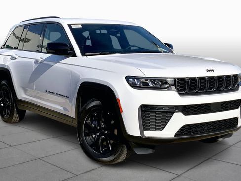New 2026 Jeep Grand Cherokee Altitude image 2