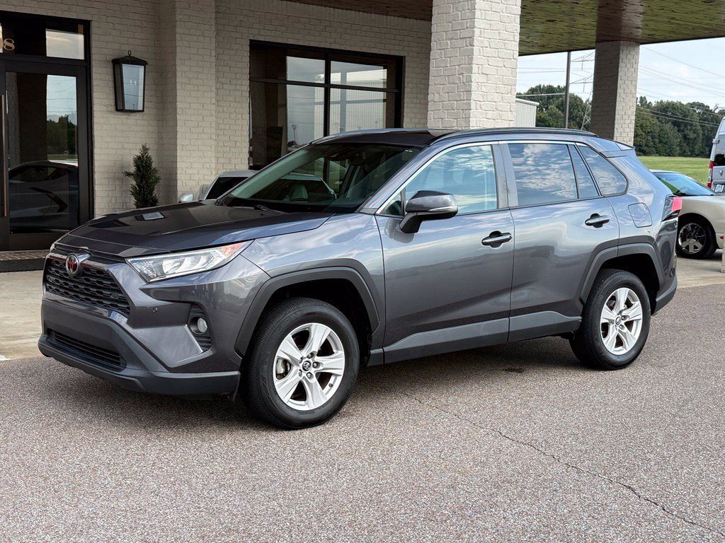 Used 2019 Toyota RAV4 XLE w/ Convenience Package FWD image 10