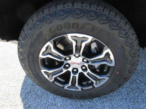New 2025 GMC Canyon AT4 image 12