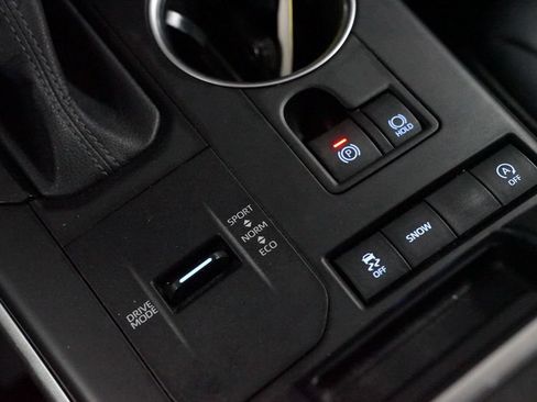 Used 2022 Toyota Highlander XSE FWD image 21