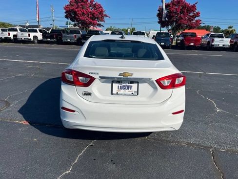 Used 2017 Chevrolet Cruze LS FWD image 27