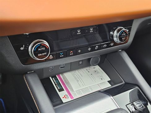 New 2025 Mitsubishi Outlander SEL image 13