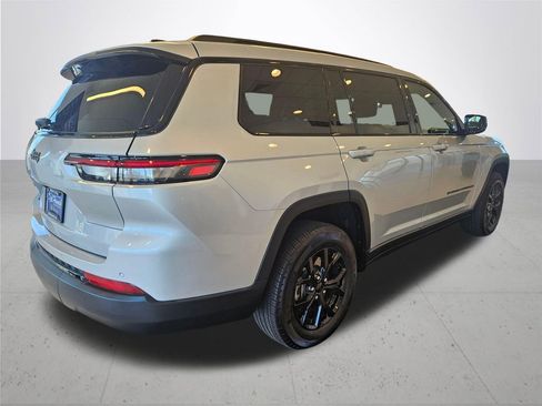 Used 2024 Jeep Grand Cherokee L Laredo image 7