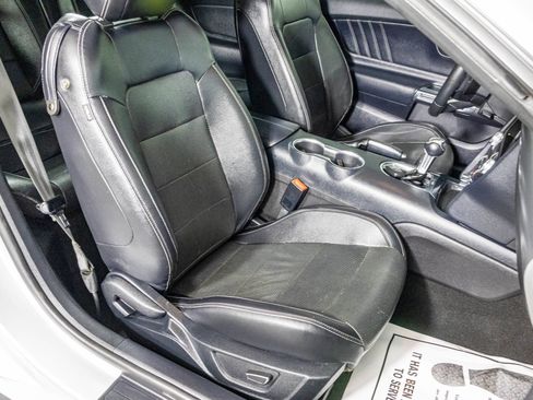 Used 2019 Ford Mustang GT Premium RWD image 40