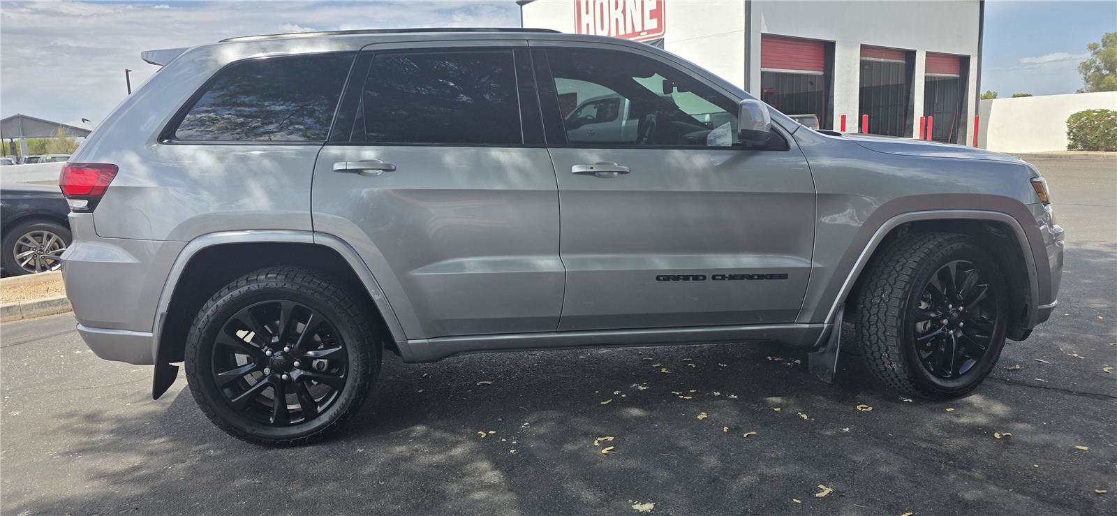 Used 2020 Jeep Grand Cherokee Altitude AWD/4WD image 4