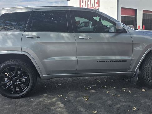 Used 2020 Jeep Grand Cherokee Altitude AWD/4WD image 4