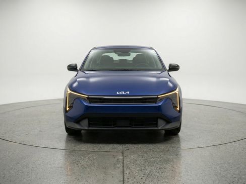 Used 2025 Kia K4 FWD image 2