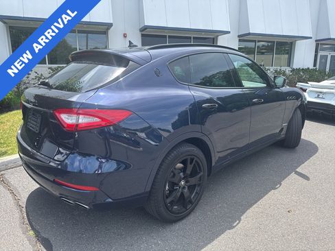 Used 2019 Maserati Levante GranLusso AWD/4WD image 2