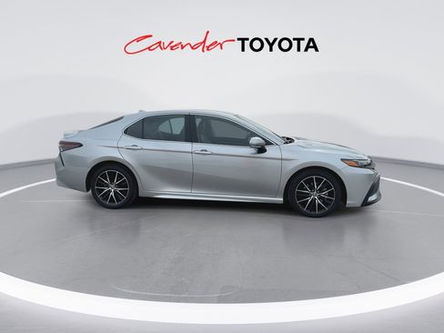 Used 2023 Toyota Camry SE FWD image 9