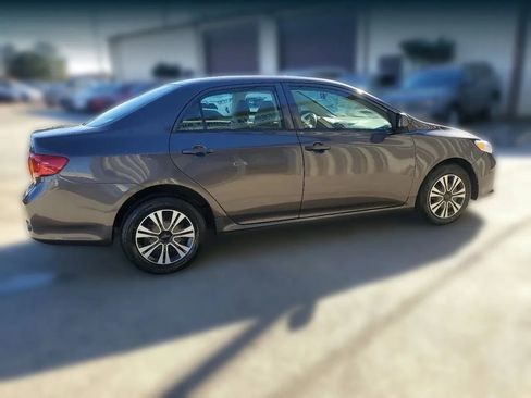 Used 2010 Toyota Corolla LE image 11
