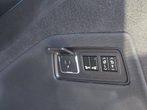 Used 2023 Cadillac Escalade ESV Sport Platinum w/ LPO, ONYX Package image 6