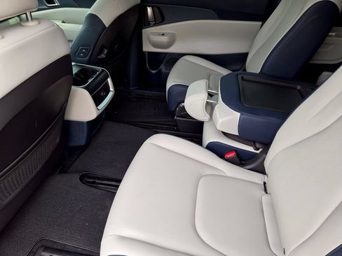 New 2026 Kia Carnival EX FWD image 19