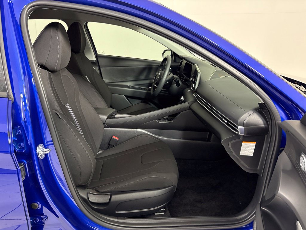 Certified 2025 Hyundai Elantra Hybrid FWD image 12