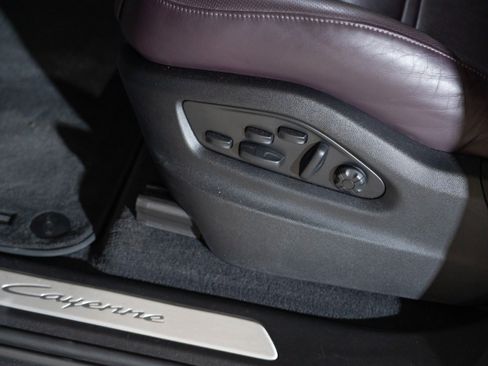Certified 2024 Porsche Cayenne Coupe AWD/4WD image 13