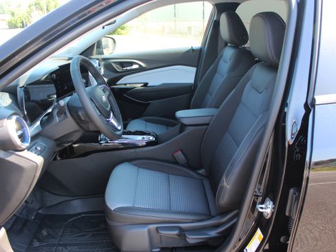 New 2025 Chevrolet Trax LT w/ Driver Confidence Package image 25