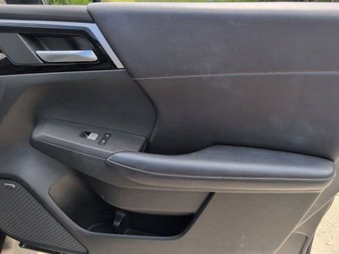 Used 2025 Mitsubishi Outlander SE FWD image 33