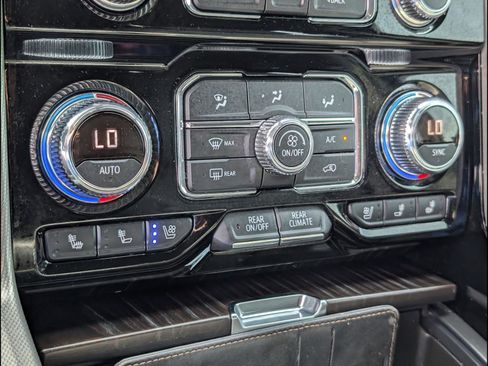 Used 2022 GMC Yukon Denali image 17