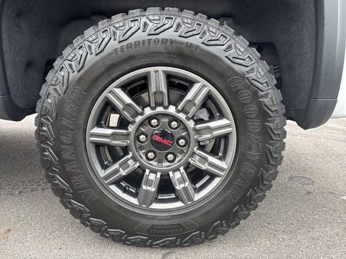 Used 2025 GMC Sierra 1500 AT4X image 14