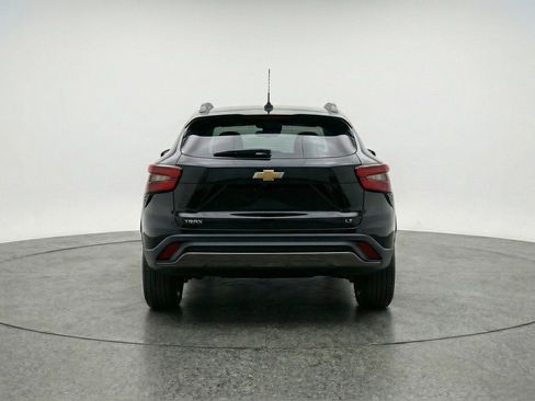 Used 2025 Chevrolet Trax LT FWD image 7