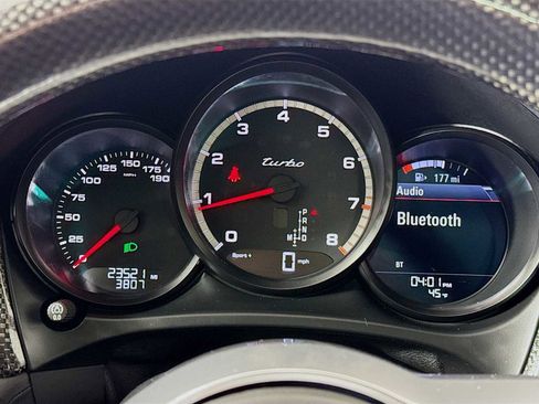 Used 2021 Porsche Macan Turbo image 12