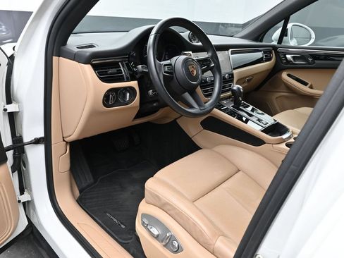 Certified 2023 Porsche Macan AWD/4WD image 4