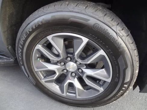 Used 2021 Chevrolet Suburban LT image 14