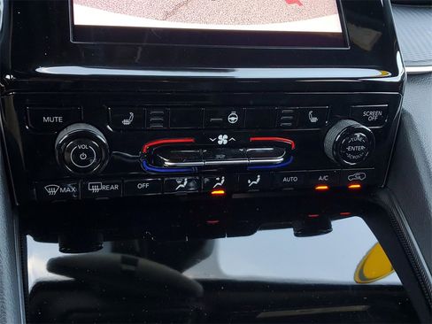 Used 2024 Jeep Grand Cherokee Altitude image 27