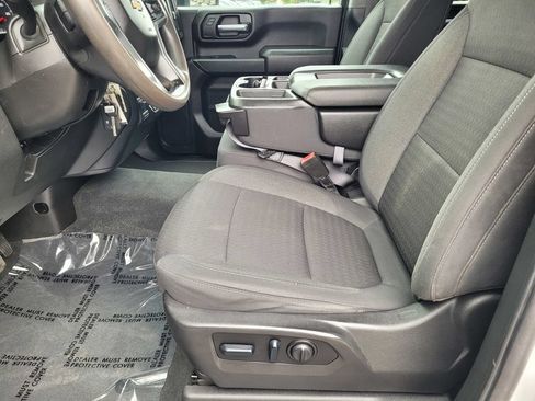 Used 2022 Chevrolet Silverado 2500 Custom w/ Custom Value Package AWD/4WD image 10