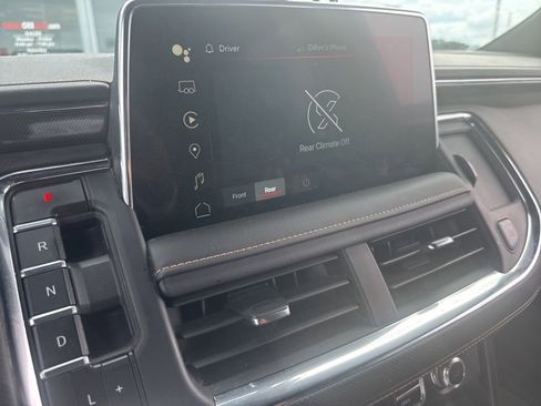 Used 2024 GMC Yukon AT4 w/ Technology Package AWD/4WD image 15