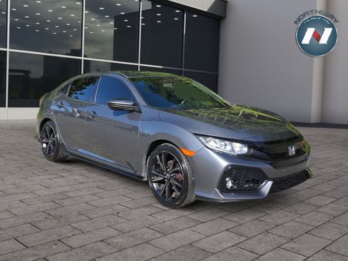 Used 2017 Honda Civic Sport image 4