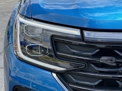 Used 2024 Volkswagen Atlas Cross Sport SEL Premium R-Line image 3