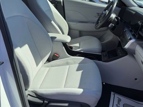 Used 2024 Hyundai Kona SEL image 12