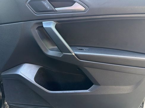 Used 2020 Volkswagen Tiguan SE w/ Panoramic Sunroof Package image 20