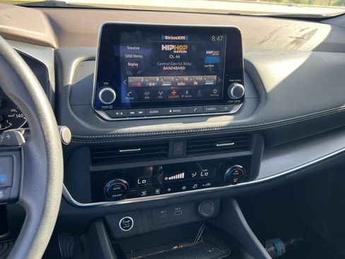 Used 2023 Nissan Rogue SV FWD image 8